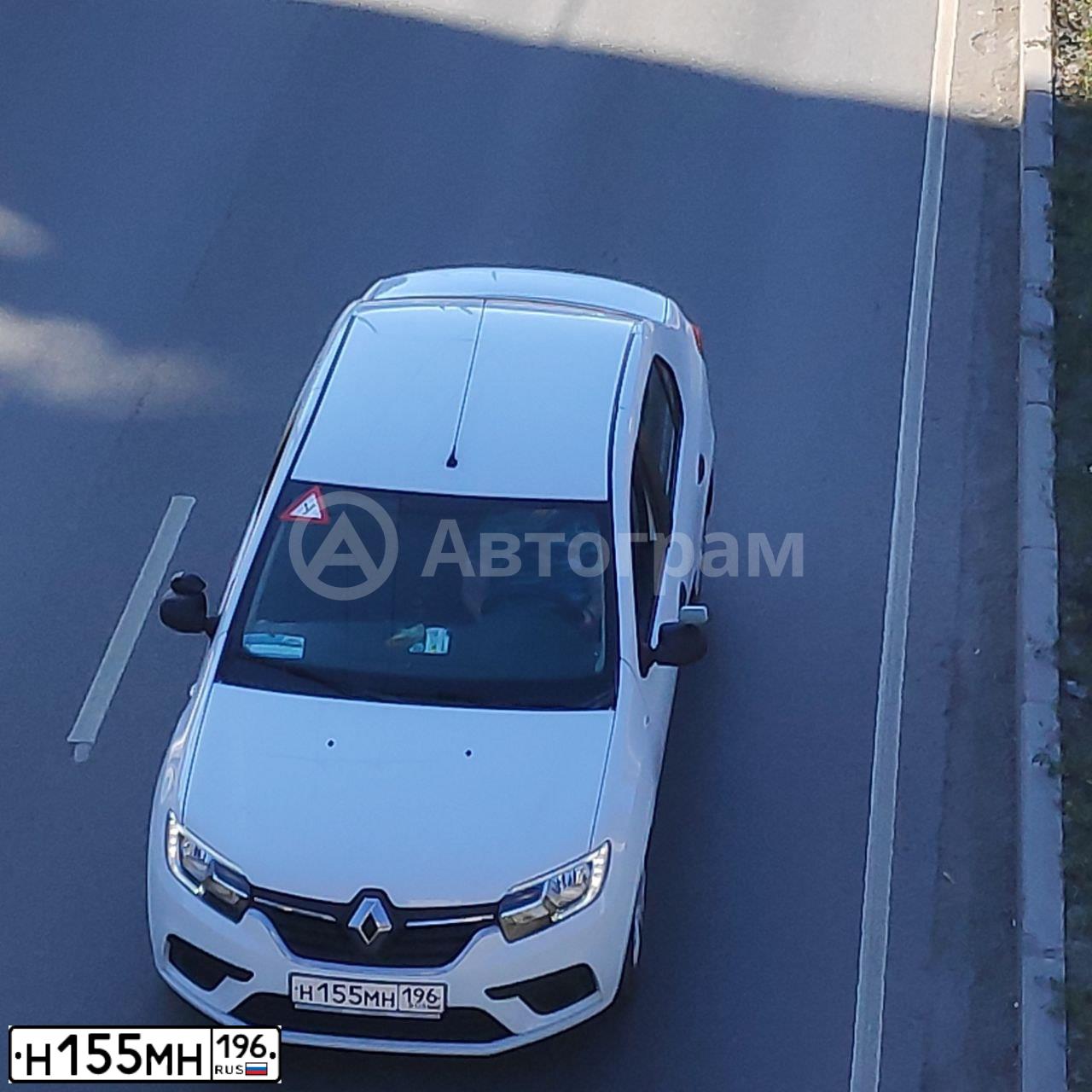Фото автомобиля RENAULT LOGAN, 2020 — госномер Н155МН196. Цвет: Белый