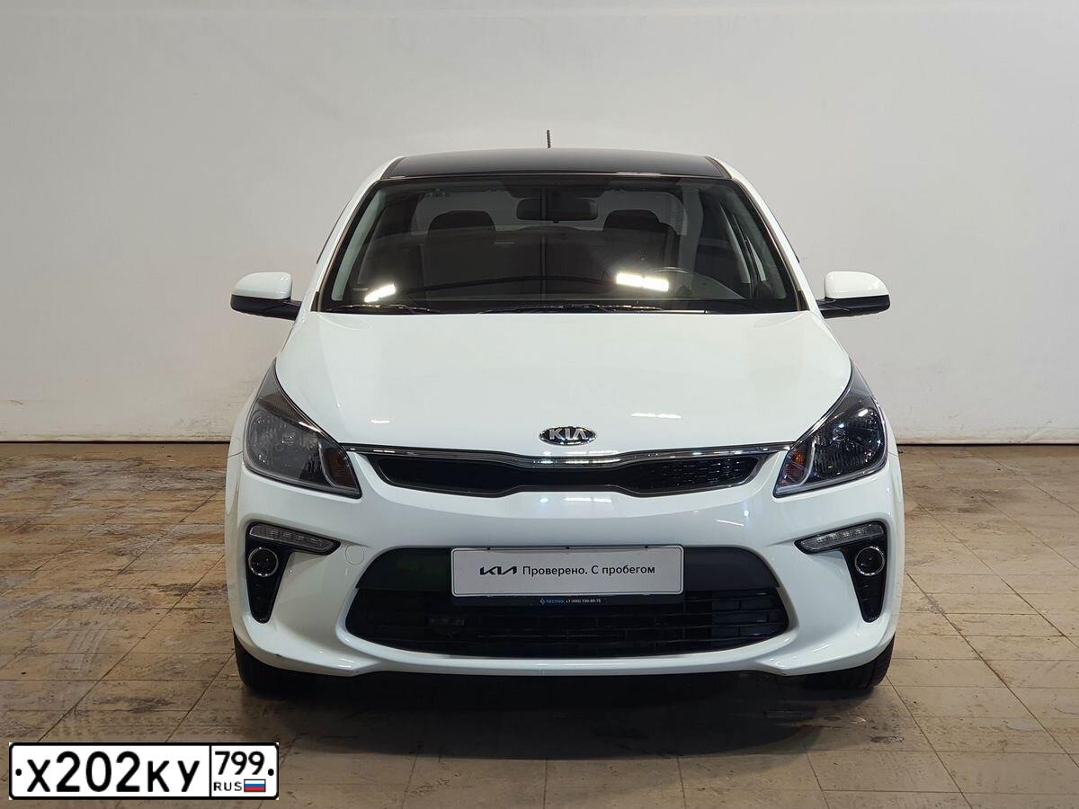 Фото автомобиля KIA RIO, 2018 — госномер Х932НК136. Цвет: Белый