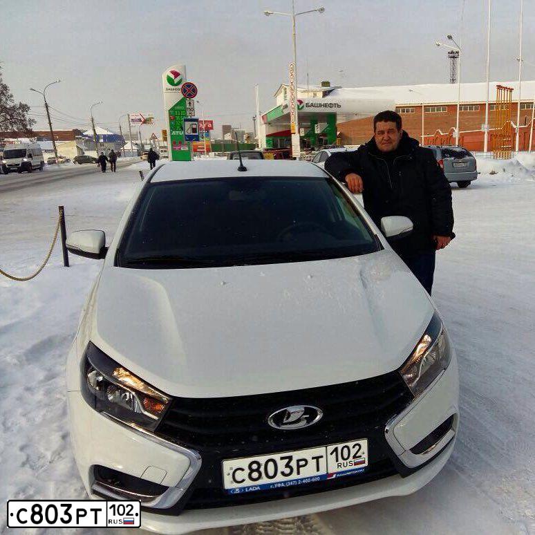 Фото автомобиля LADA VESTA, 2015 — госномер К989КЕ702. Цвет: Белый