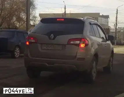 Фото автомобиля RENAULT KOLEOS, 2012 — госномер Р044УЕ71. Цвет: БЕЖЕВЫЙ