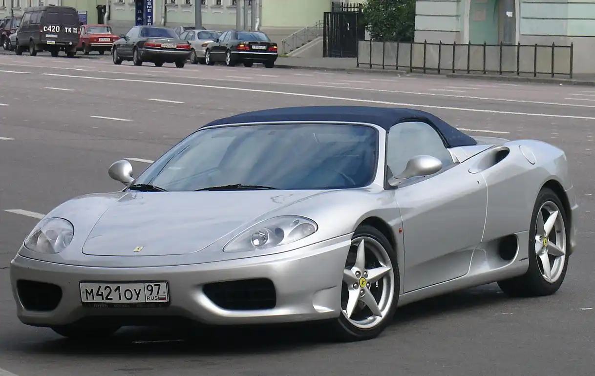 Фото автомобиля FERRARI БЕЗ МОДЕЛИ F131, 2001 — госномер У534ЕА198. Цвет: КРАСНЫЙ