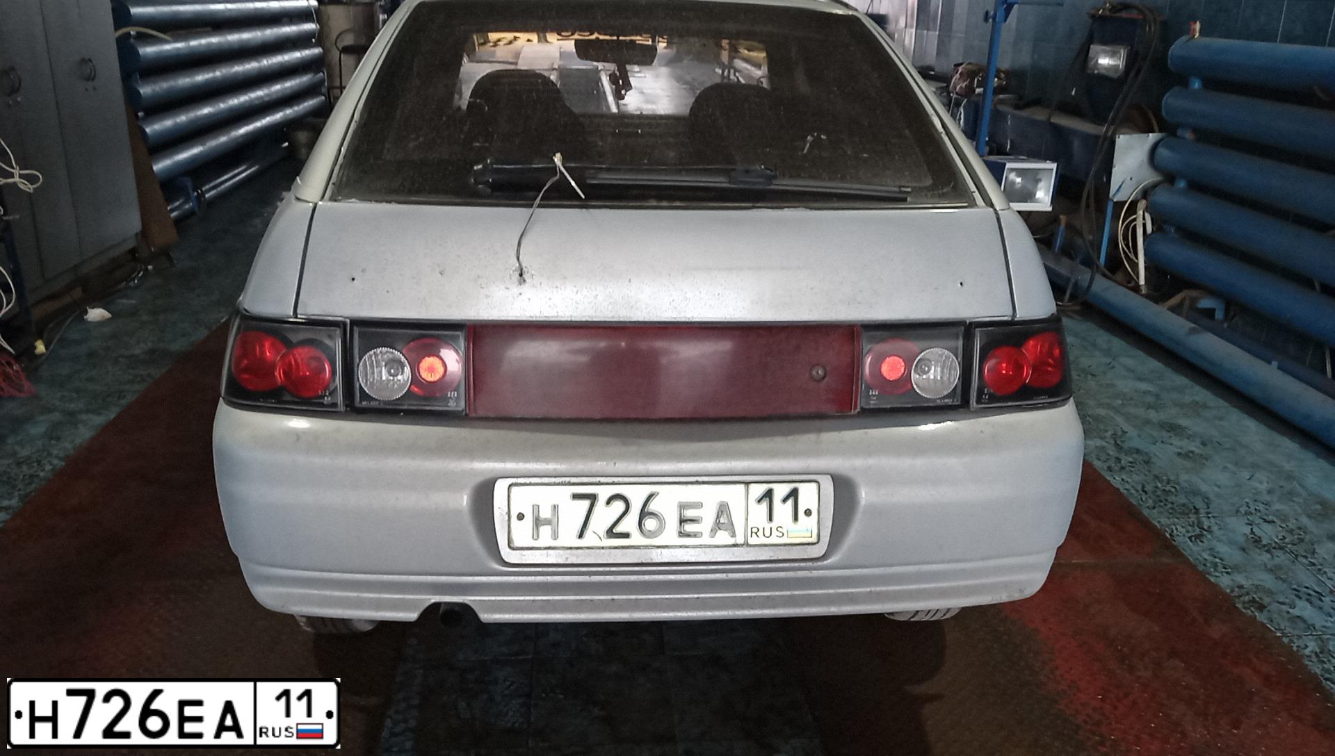 Фото автомобиля LADA 2112, 2001 — госномер Н726ЕА11. Цвет: СВЕТЛО-СЕРЕБРИСТЫЙ МЕТАЛЛИК