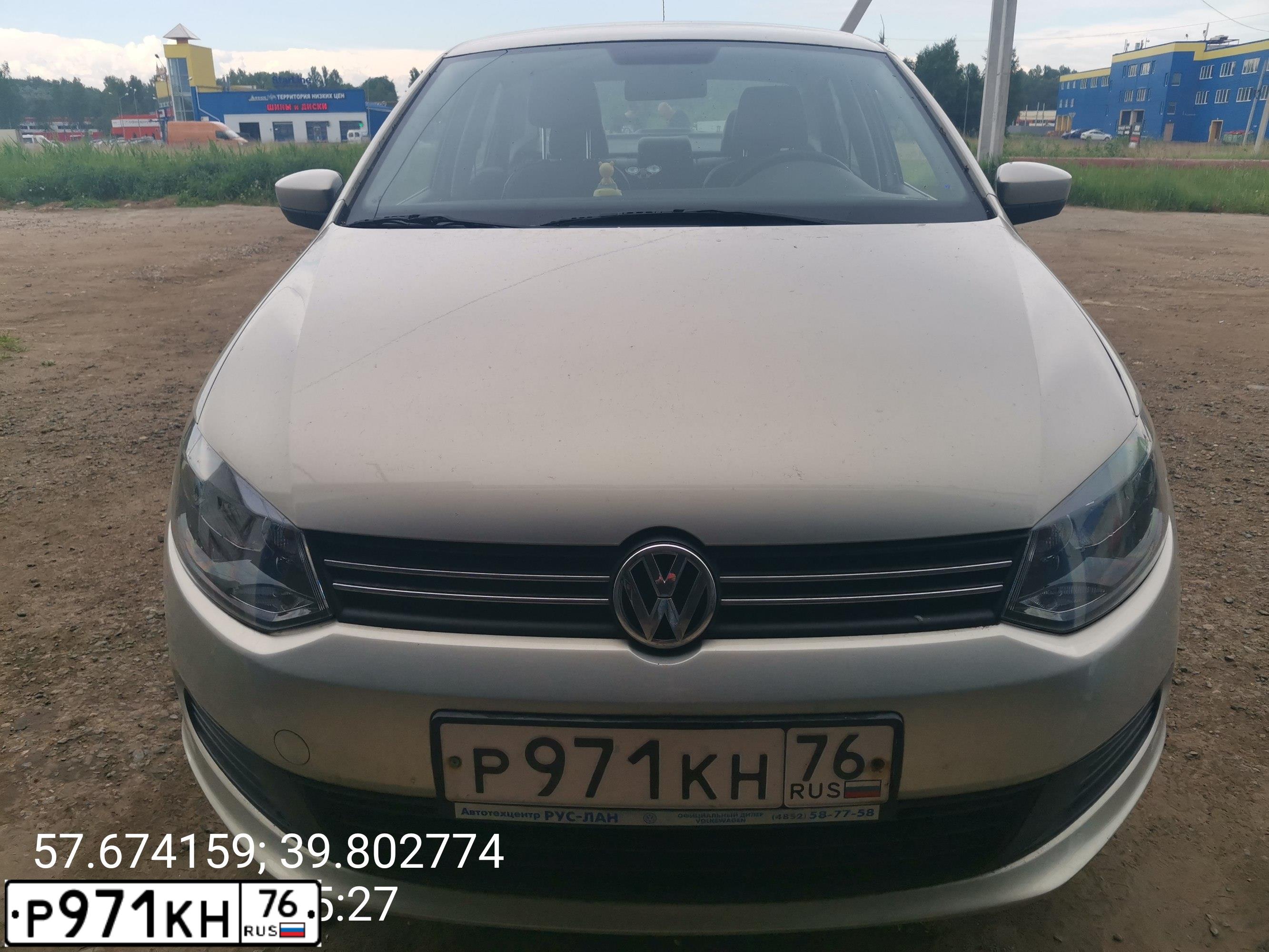 Фото автомобиля VOLKSWAGEN POLO, 2012 — госномер В553НР76. Цвет: СЕРЫЙ
