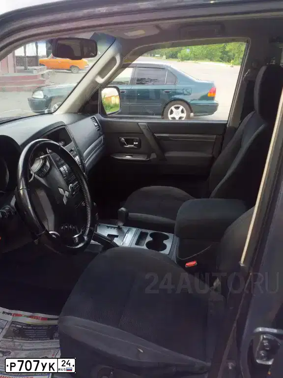 Фото автомобиля TOYOTA LANDCRUISER, 2007 — госномер Р707УК24. Цвет: БЕЛЫЙ