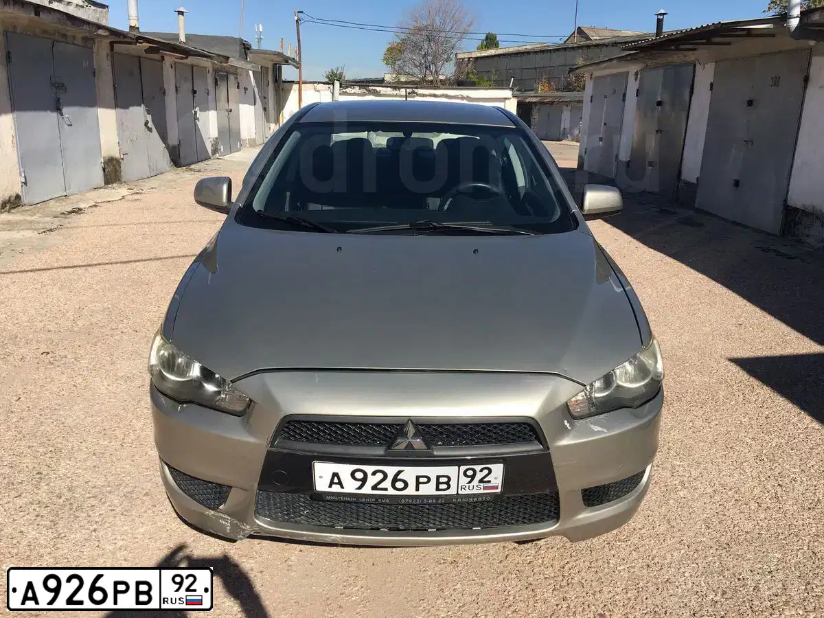 Фото автомобиля MITSUBISHI LANCER, 2010 — госномер А926РВ92. Цвет: БЕЖЕВЫЙ