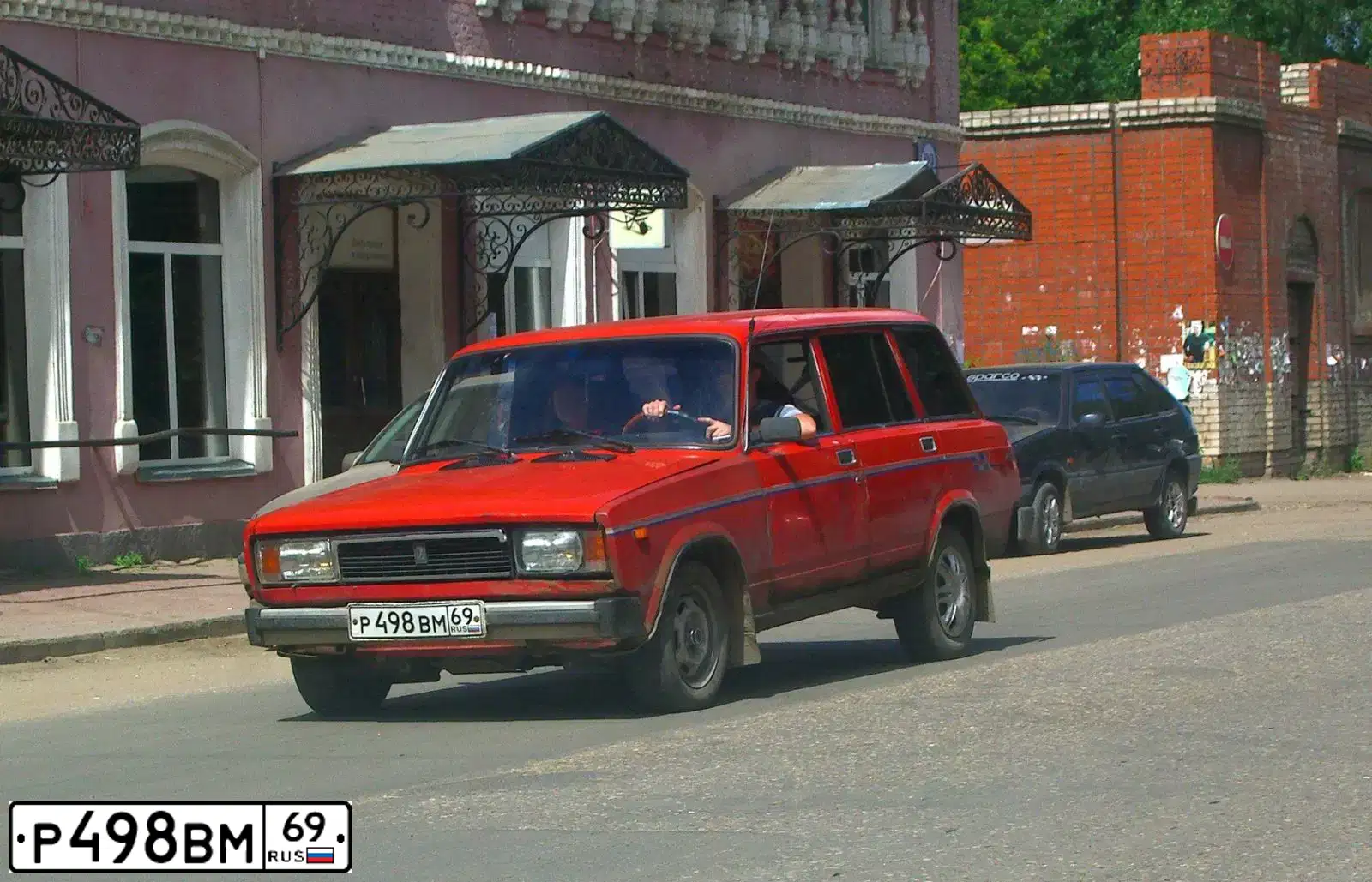 Фото автомобиля LADA 2104, 1988 — госномер Р498ВМ69. Цвет: КРАСНЫЙ