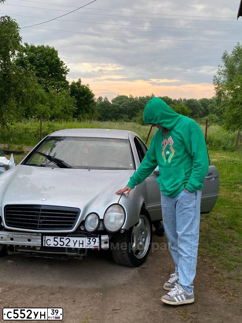 Фото автомобиля MERCEDES CLK-KLASSE, 1999 — госномер С552УН39. Цвет: СЕРЕБРИСТЫЙ