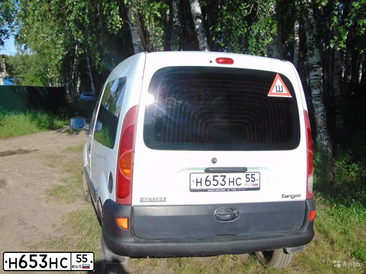 Фото автомобиля RENAULT KANGOO, 2003 — госномер У621ВЕ97. Цвет: Белый