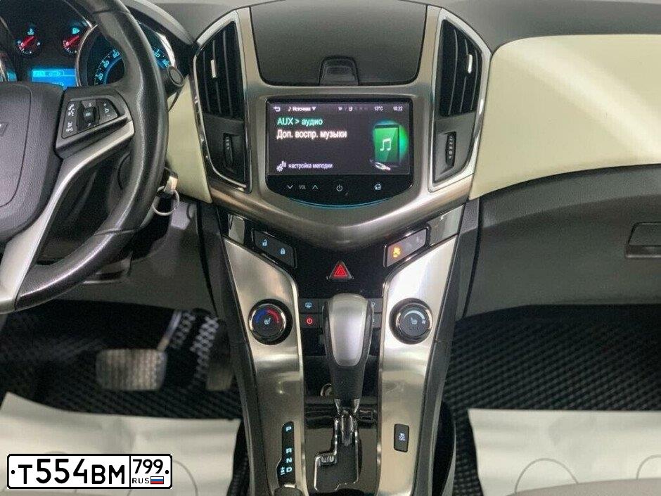 Фото автомобиля CHEVROLET CRUZE, 2013 — госномер К903АТ799. Цвет: СЕРЫЙ МЕТАЛЛИК