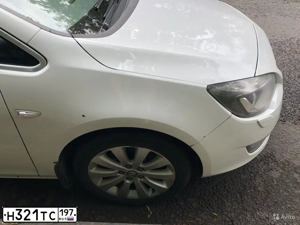 Фото автомобиля OPEL ASTRA, 2012 — госномер У665УЕ790. Цвет: БЕЛЫЙ ЖЕЛТЫЙ СЕРЫЙ