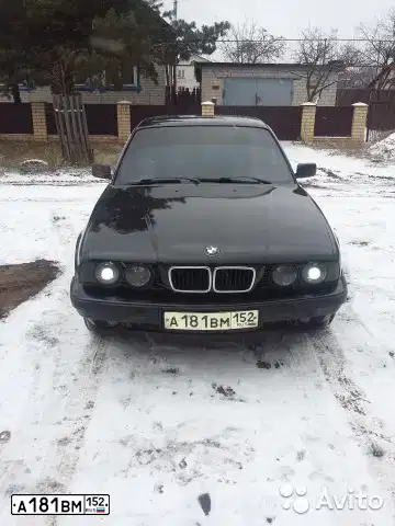 Фото автомобиля BMW W SERIE 5, 1989 — госномер Е220АМ99. Цвет: ЧЕРНЫЙ