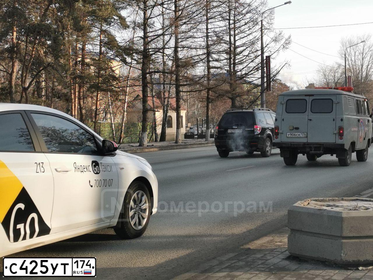 Фото автомобиля FORD FOCUS, 2012 — госномер С425УТ174. Цвет: Красный