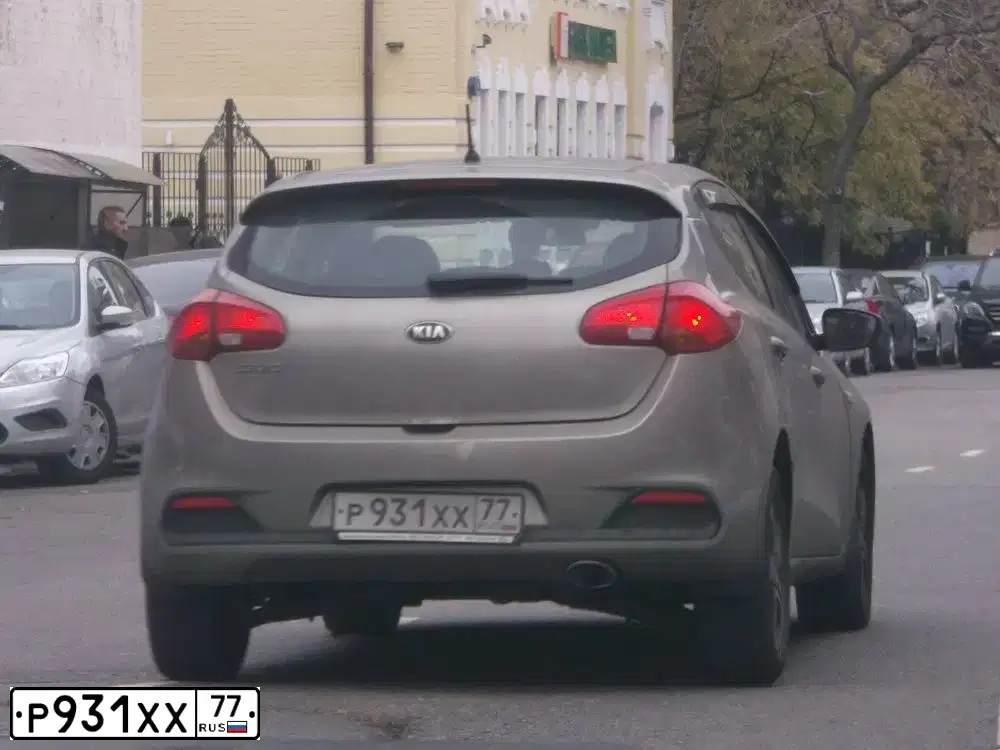 Фото автомобиля KIA CEE'D, 2013 — госномер Х576ЕМ178. Цвет: Серебристый