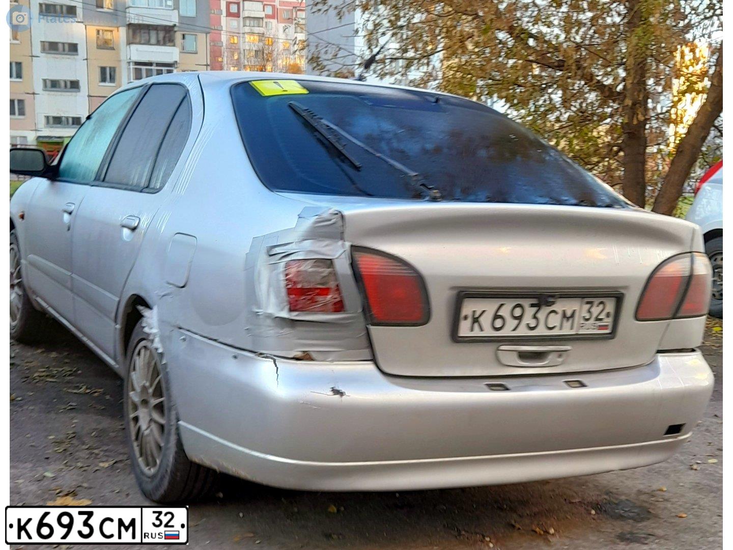 Фото автомобиля NISSAN PRIMERA, 1999 — госномер К693СМ32. Цвет: СЕРЕБРИСТЫЙ