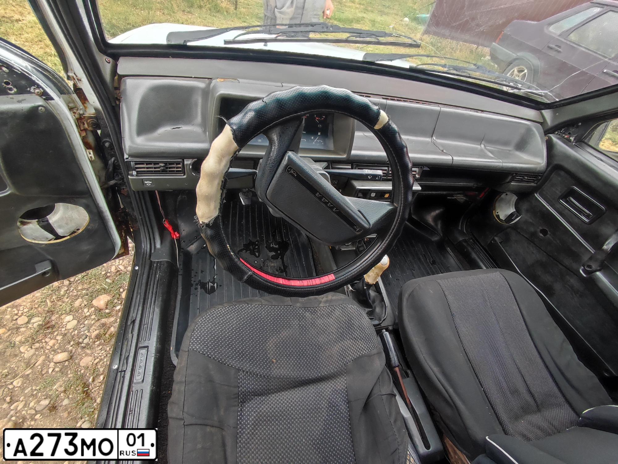 Фото автомобиля LADA 2109 SAMARA, 1999 — госномер А273МО01. Цвет: ЯРКО-БЕЛЫЙ