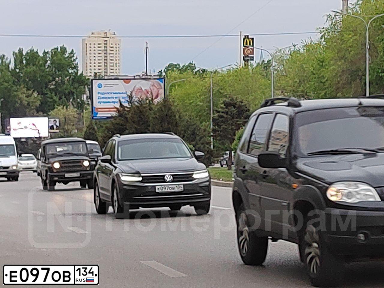 Фото автомобиля KIA SPORTAGE, 2014 — госномер В927ЕН750. Цвет: ПЕРЛАМ-СЕРЕБРИСТЫЙ