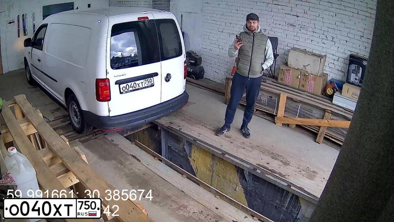 Фото автомобиля VOLKSWAGEN CADDY, 2019 — госномер С733ОХ797. Цвет: Белый