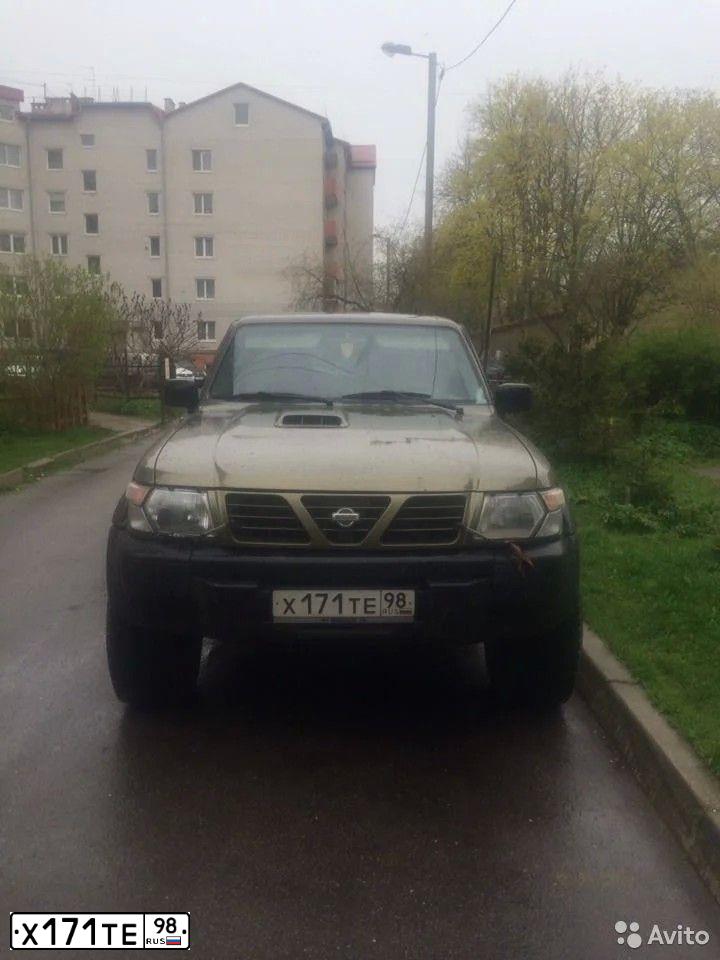 Фото автомобиля NISSAN PATROL, 1999 — госномер Х171ТЕ98. Цвет: СЕРО-ЗЕЛЕНЫЙ