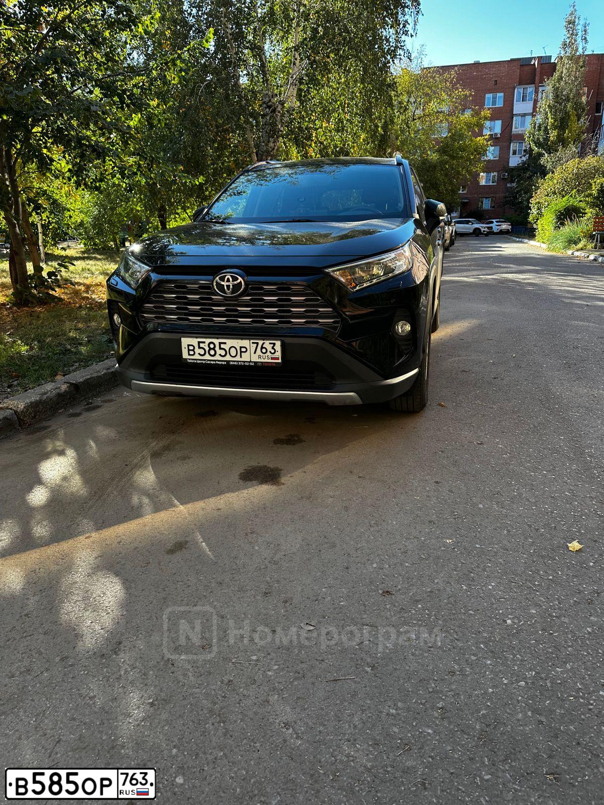 Фото автомобиля TOYOTA RAV4, 2020 — госномер В585ОР763. Цвет: ЧЕРНЫЙ