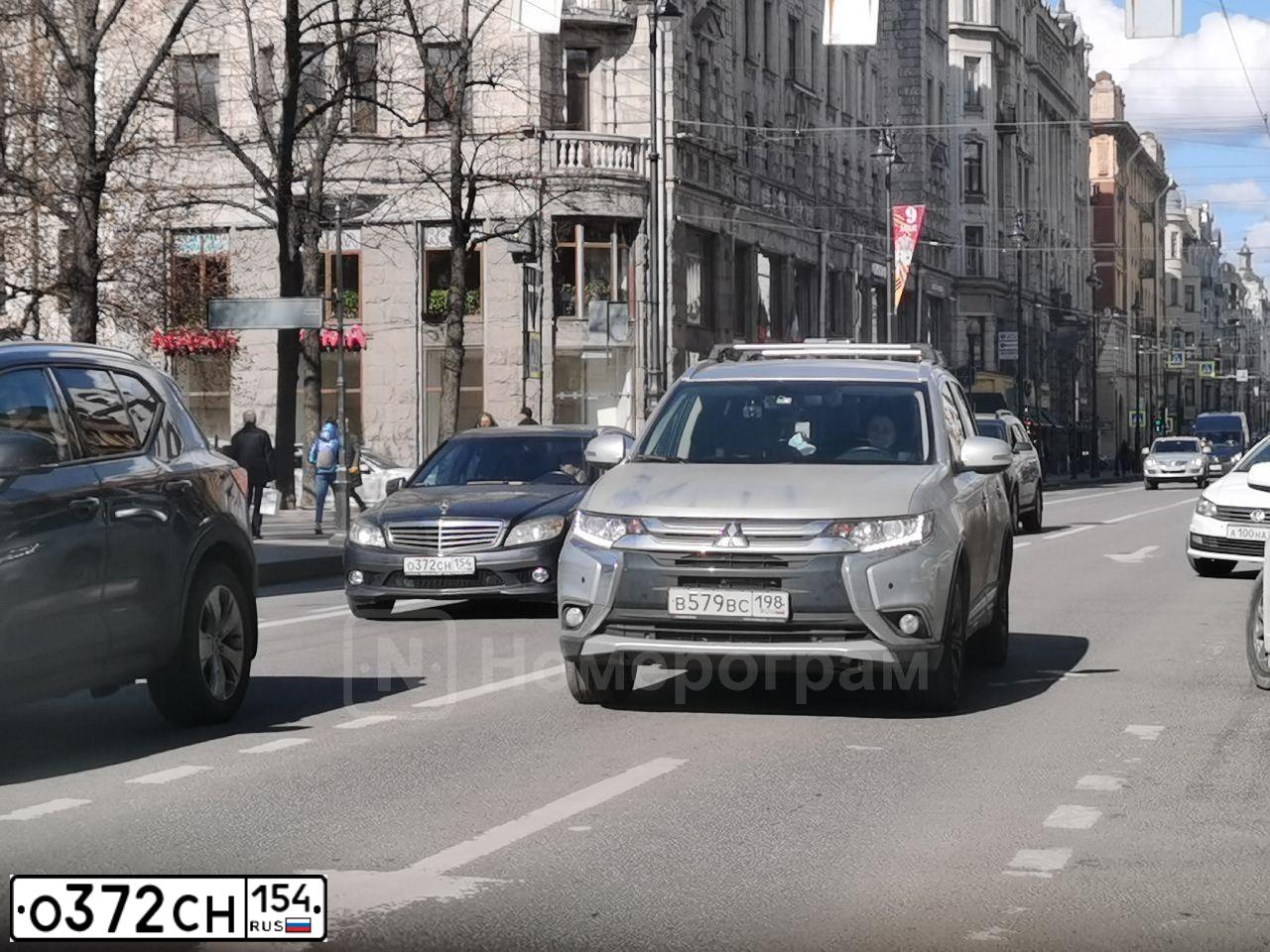 Фото автомобиля MERCEDES-BENZ C180, 2009 — госномер Н698СК198. Цвет: СЕРЫЙ