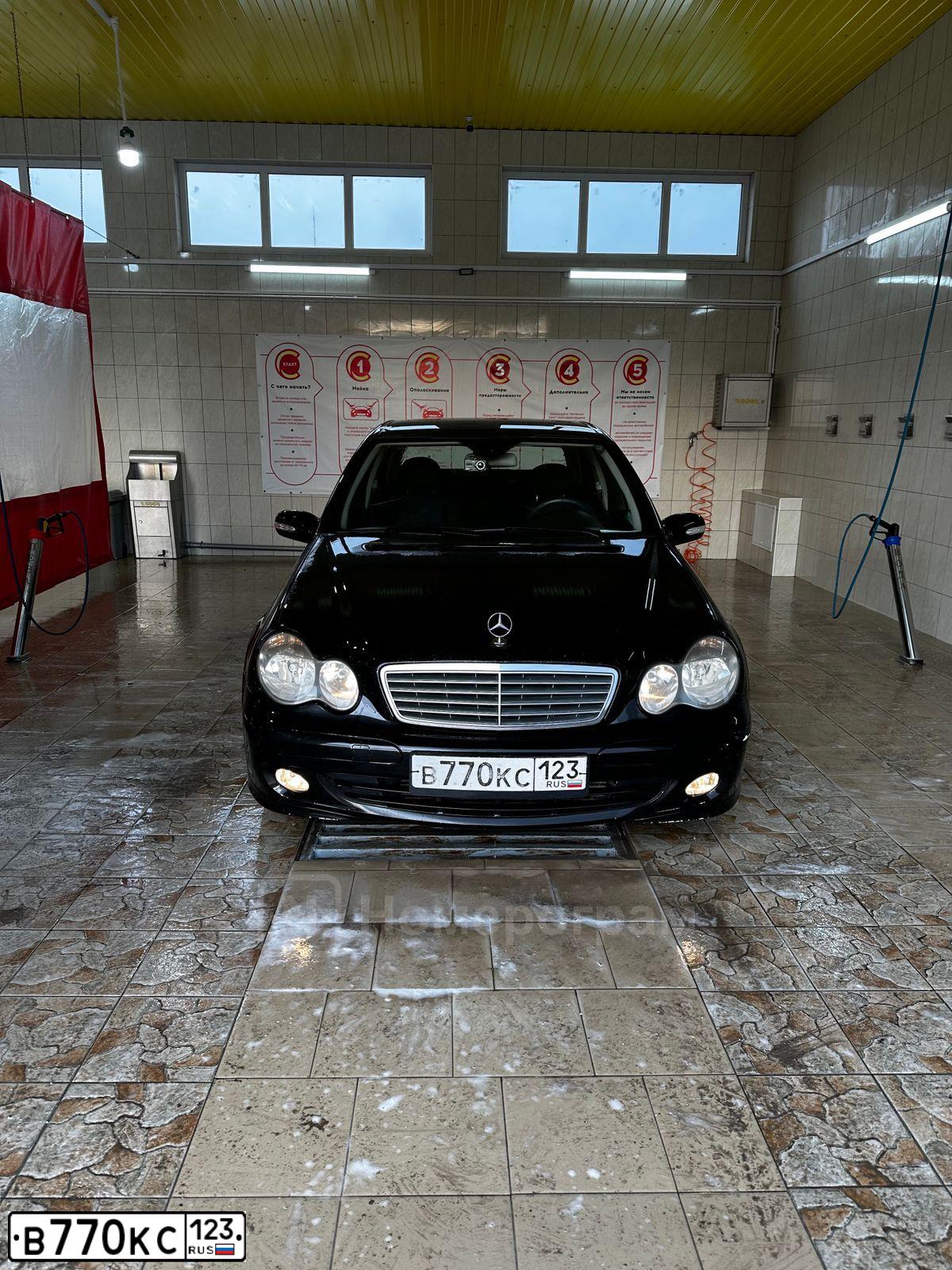 Фото автомобиля MERCEDES C-KLASSE, 2004 — госномер В770КС123. Цвет: ЧЕРНЫЙ