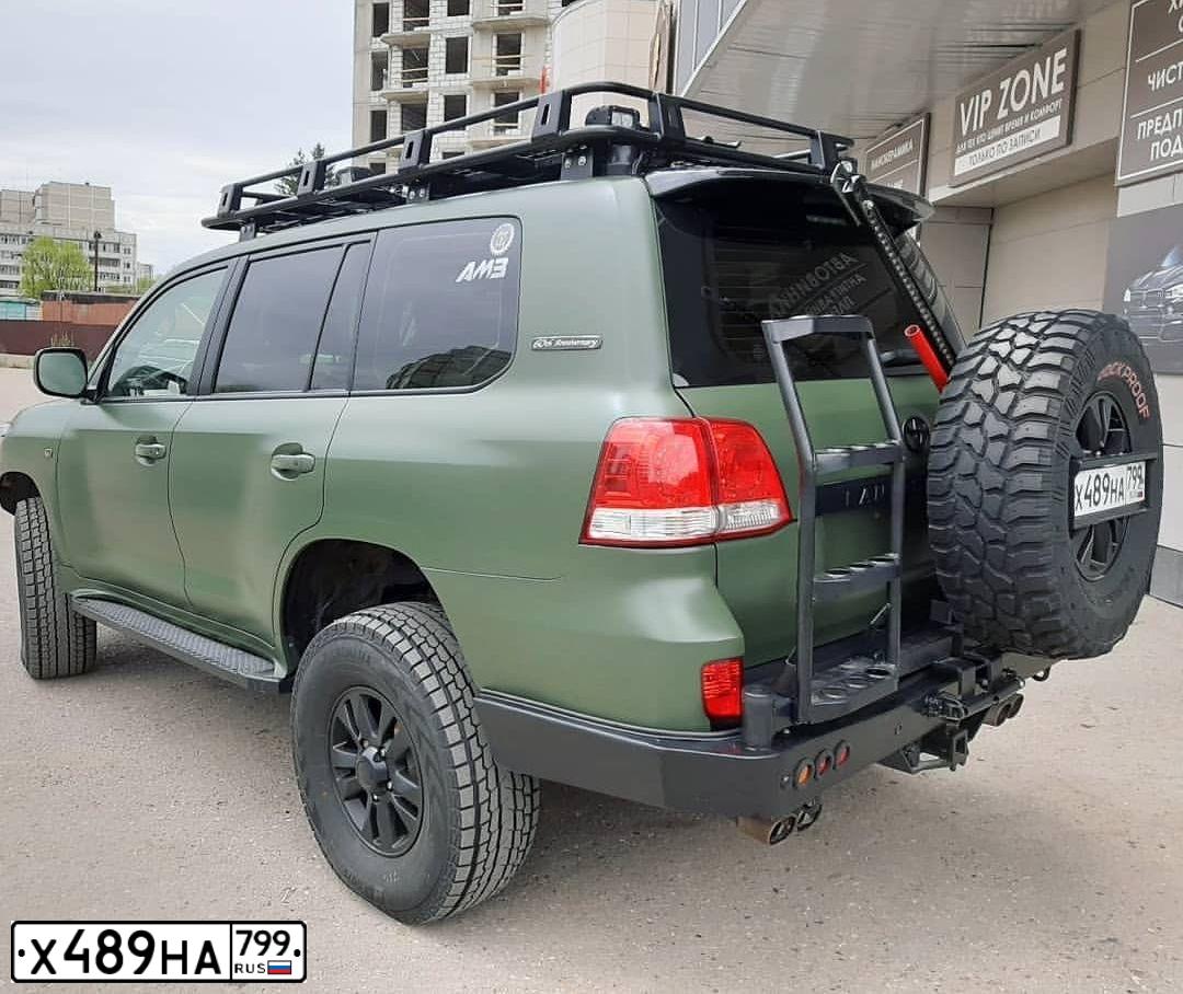 Фото автомобиля TOYOTA LANDCRUISER 200, 2011 — госномер О515РР190. Цвет: ЗЕЛЕНЫЙ