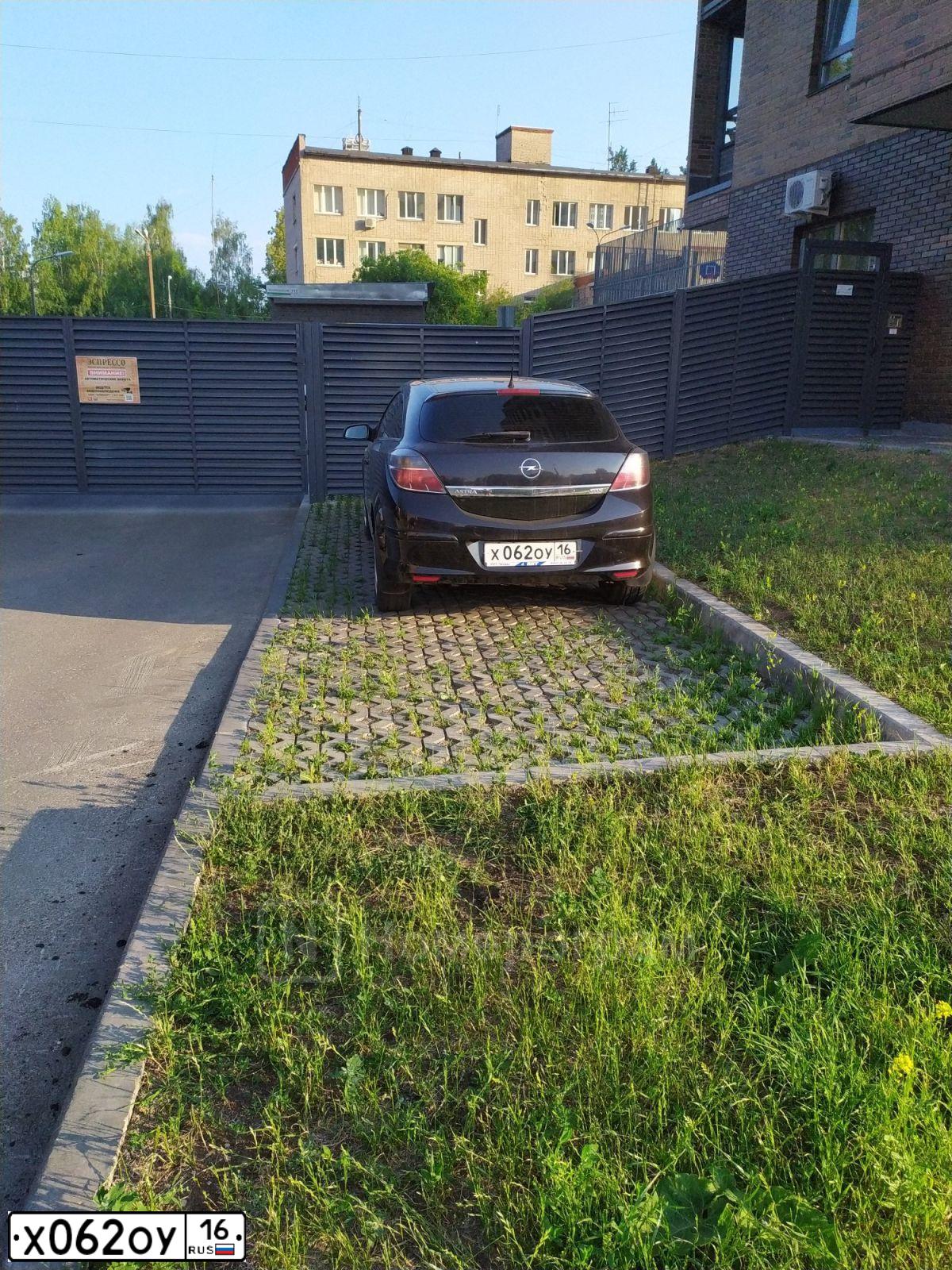 Фото автомобиля OPEL ASTRA, 2007 — госномер С867ТУ18. Цвет: ЧЕРНЫЙ