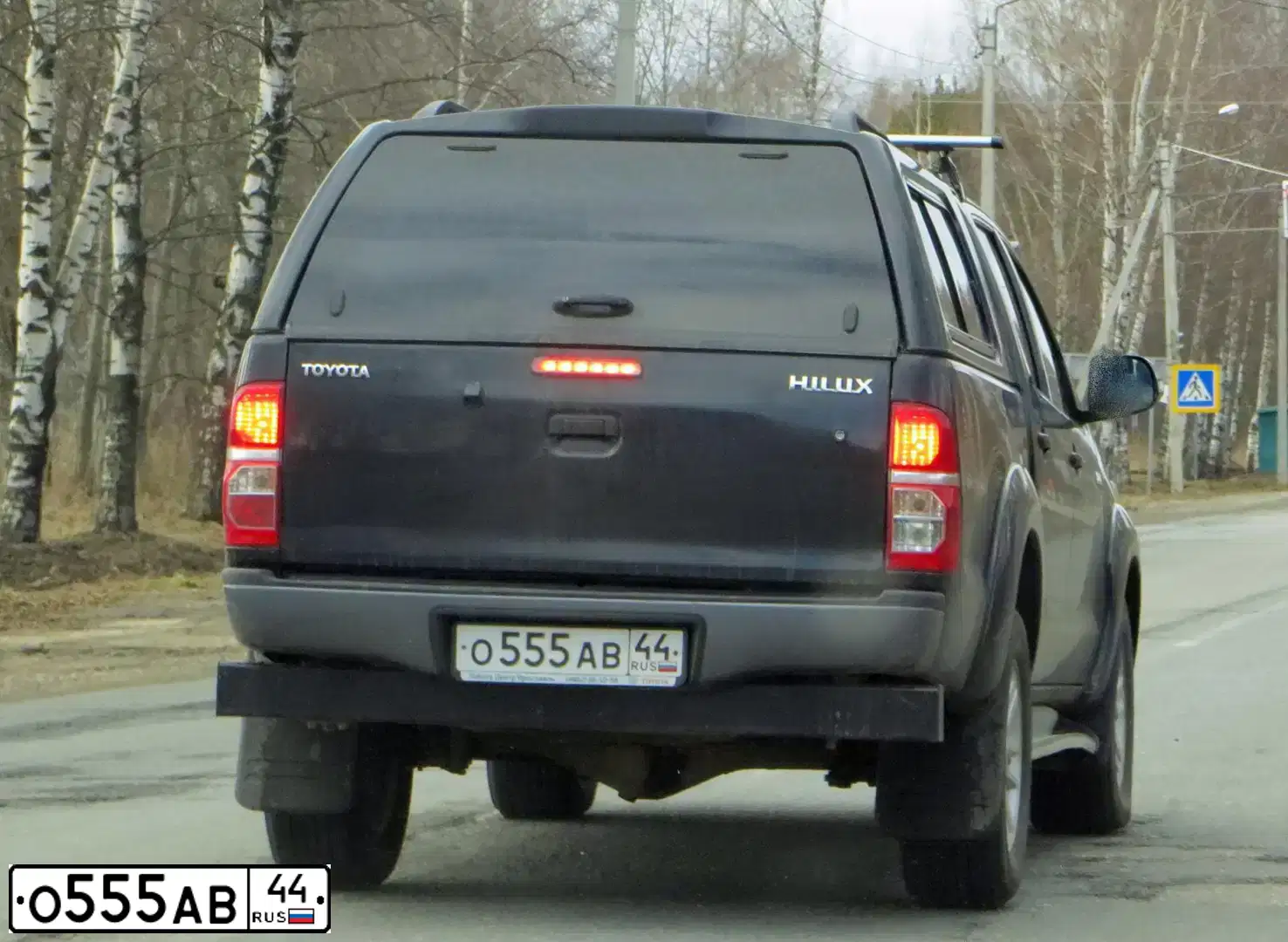 Фото автомобиля TOYOTA HILUX, 2014 — госномер К001КК44. Цвет: ЧЕРНЫЙ