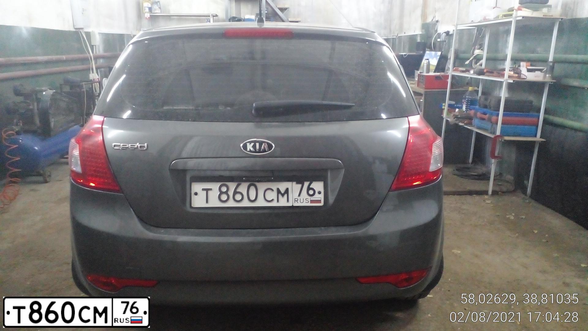 Фото автомобиля KIA CEE'D, 2010 — госномер Т860СМ76. Цвет: Серебристый