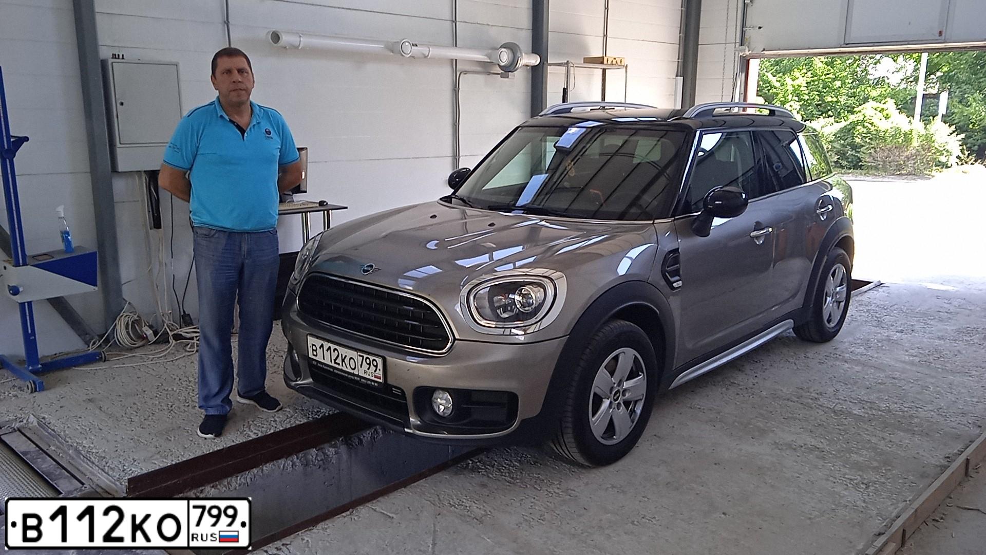 Фото автомобиля MINI MINI COOPER COUNTRYMAN, 2018 — госномер Т332КО761. Цвет: Серебристый