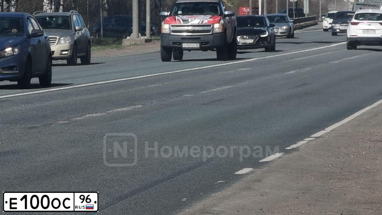 Фото автомобиля VOLKSWAGEN PASSAT, 2010 — госномер Е100ОС96. Цвет: СВЕТЛО-СЕРЫЙ