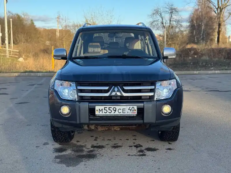 Фото автомобиля MITSUBISHI PAJERO, 2007 — госномер М559СЕ40. Цвет: СЕРЫЙ