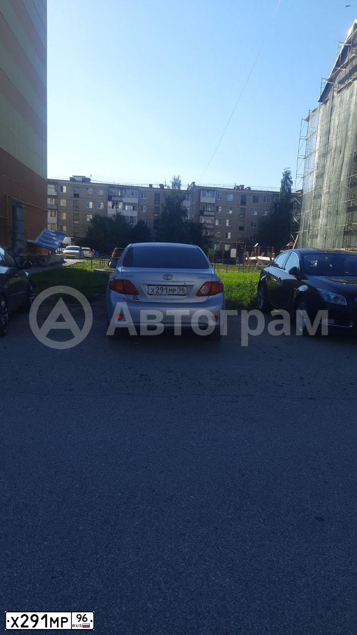 Фото автомобиля TOYOTA COROLLA, 2008 — госномер Х291МР96. Цвет: серебристый