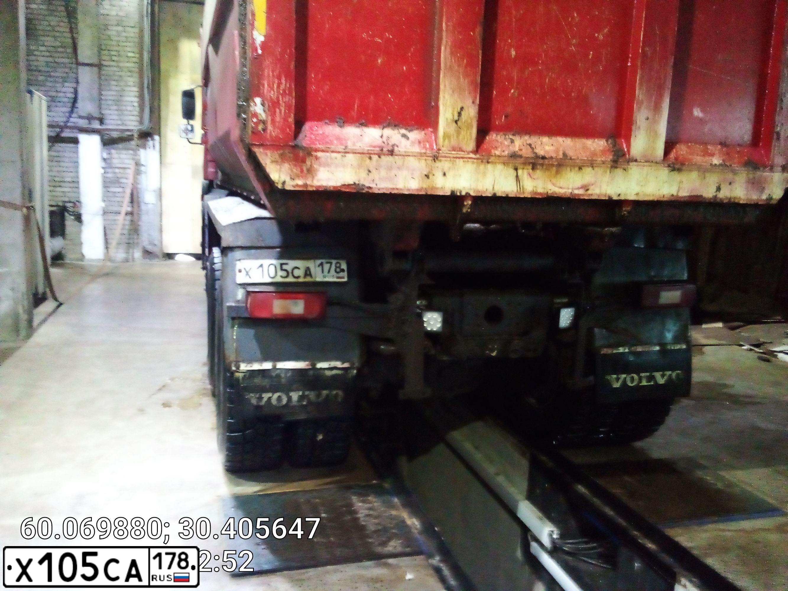 Фото автомобиля VOLVO O SERIE FM 8X4, 2008 — госномер К162АМ147. Цвет: Красный