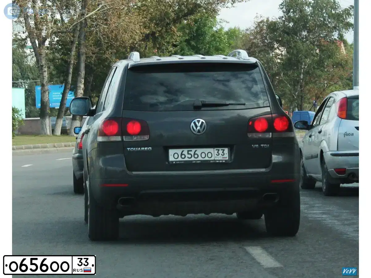 Фото автомобиля VOLKSWAGEN TOUAREG, 2008 — госномер О656ОО33. Цвет: ЧЕРНО-СЕРЫЙ