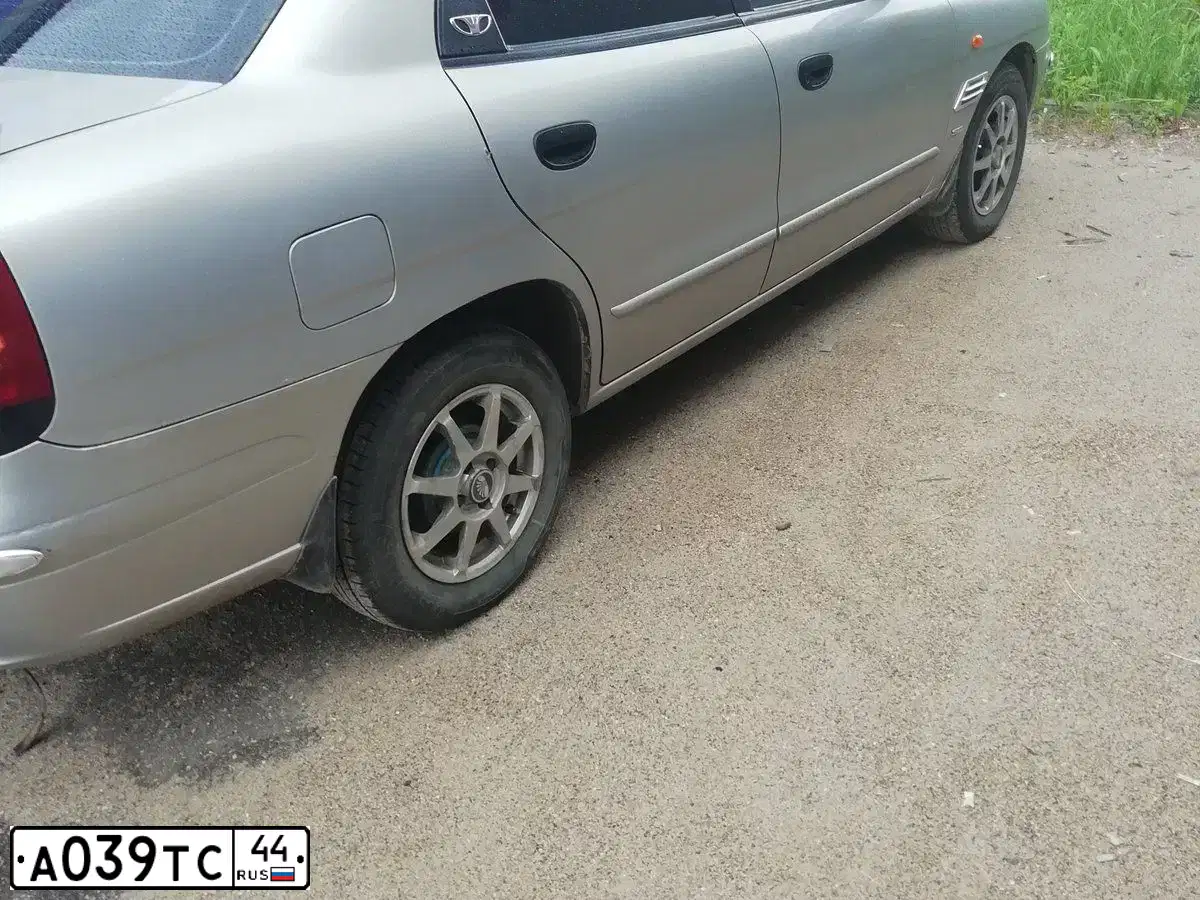 Фото автомобиля DAEWOO NUBIRA, 2000 — госномер А039ТС44. Цвет: серебристый