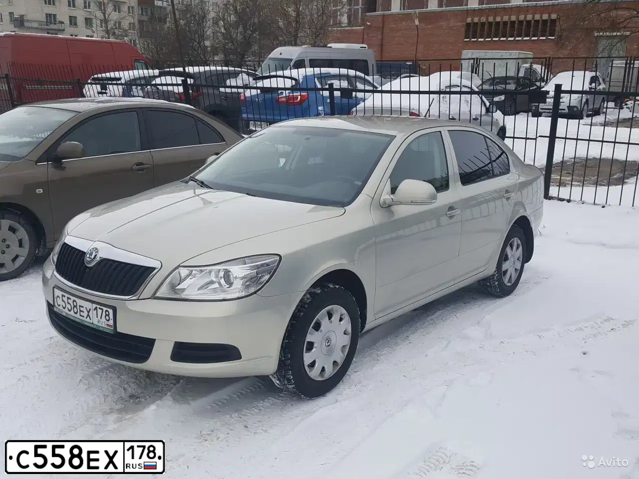 Фото автомобиля SKODA OCTAVIA, 2011 — госномер С558ЕХ178. Цвет: Серебристо-Желтый