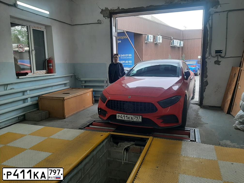 Фото автомобиля MERCEDES CLS-KLASSE, 2018 — госномер Р411КА797. Цвет: Красный