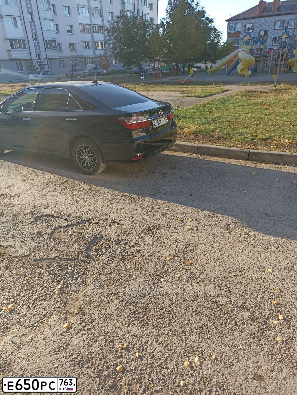 Фото автомобиля TOYOTA CAMRY, 2017 — госномер Е650РС763. Цвет: ЧЕРНЫЙ МЕТАЛЛИК
