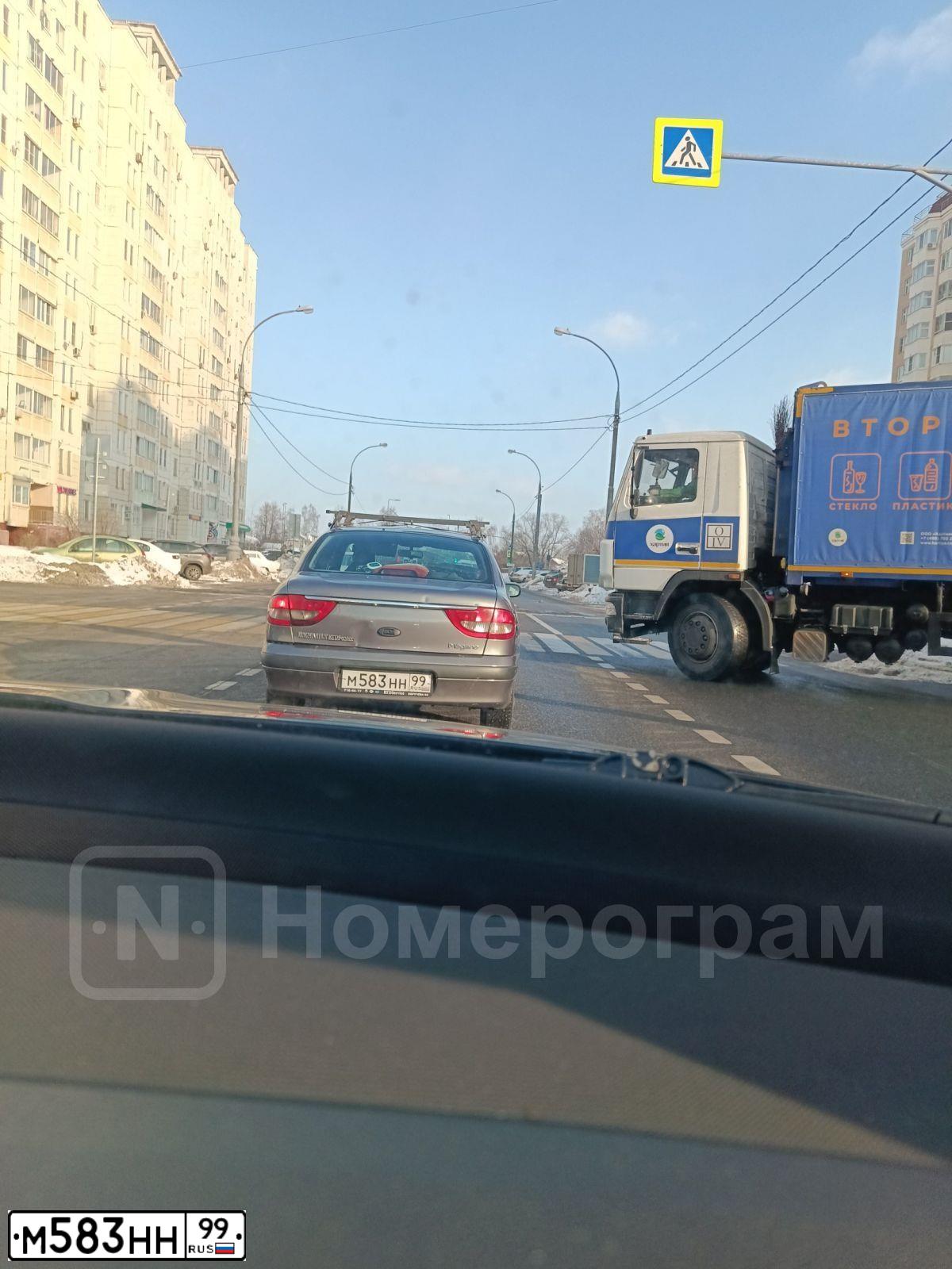 Фото автомобиля RENAULT MEGANE, 2000 — госномер М583НН99. Цвет: Темно-серый металлик