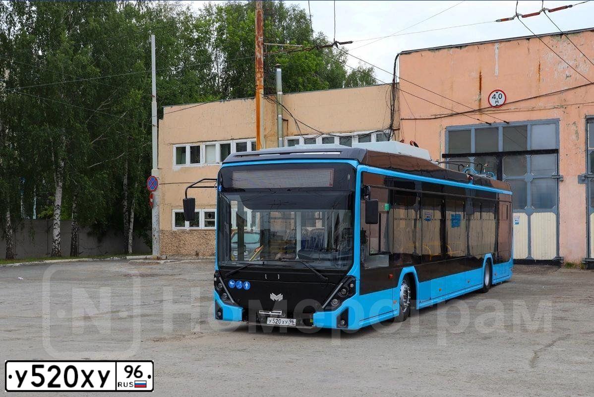 Фото автомобиля RENAULT CLIO, 2002 — госномер У520ХУ96. Цвет: синий