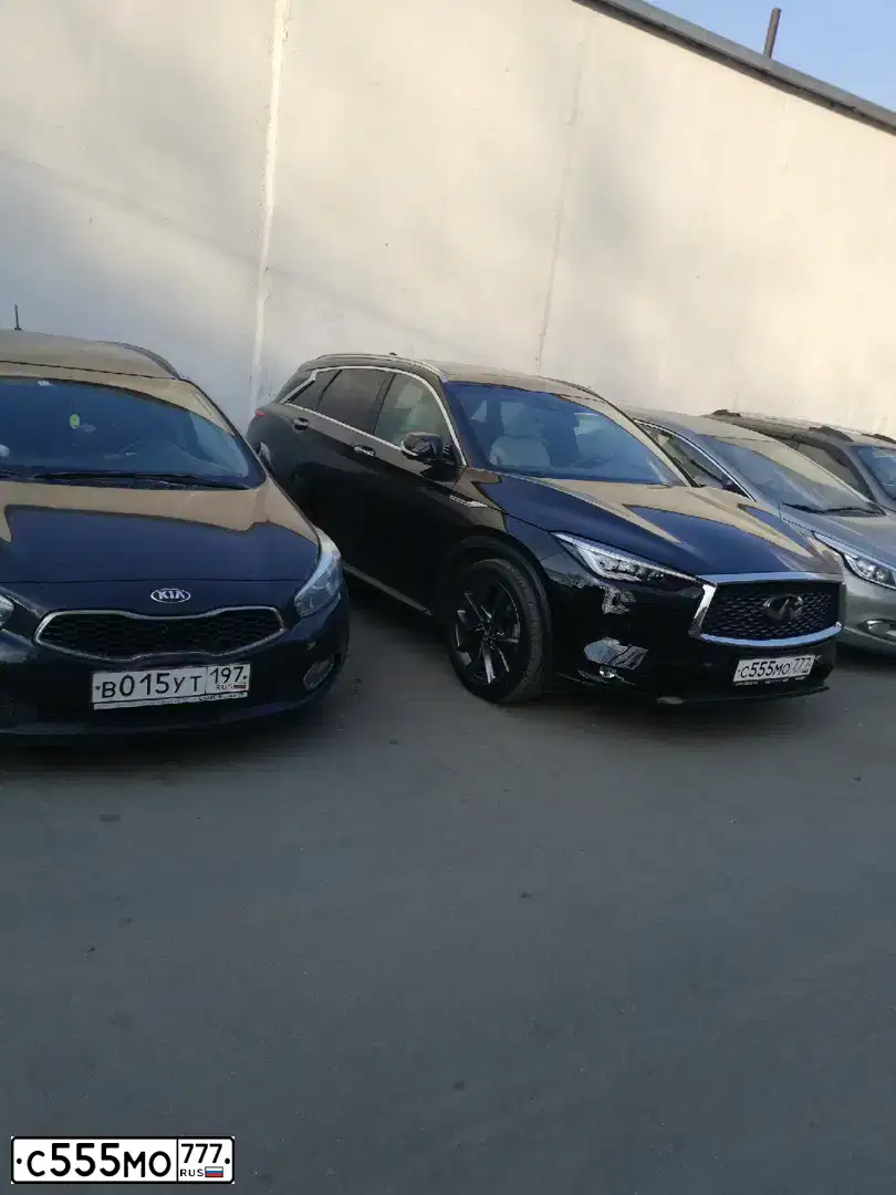 Фото автомобиля INFINITI Q50, 2014 — госномер Е688УТ777. Цвет: ЧЕРНЫЙ