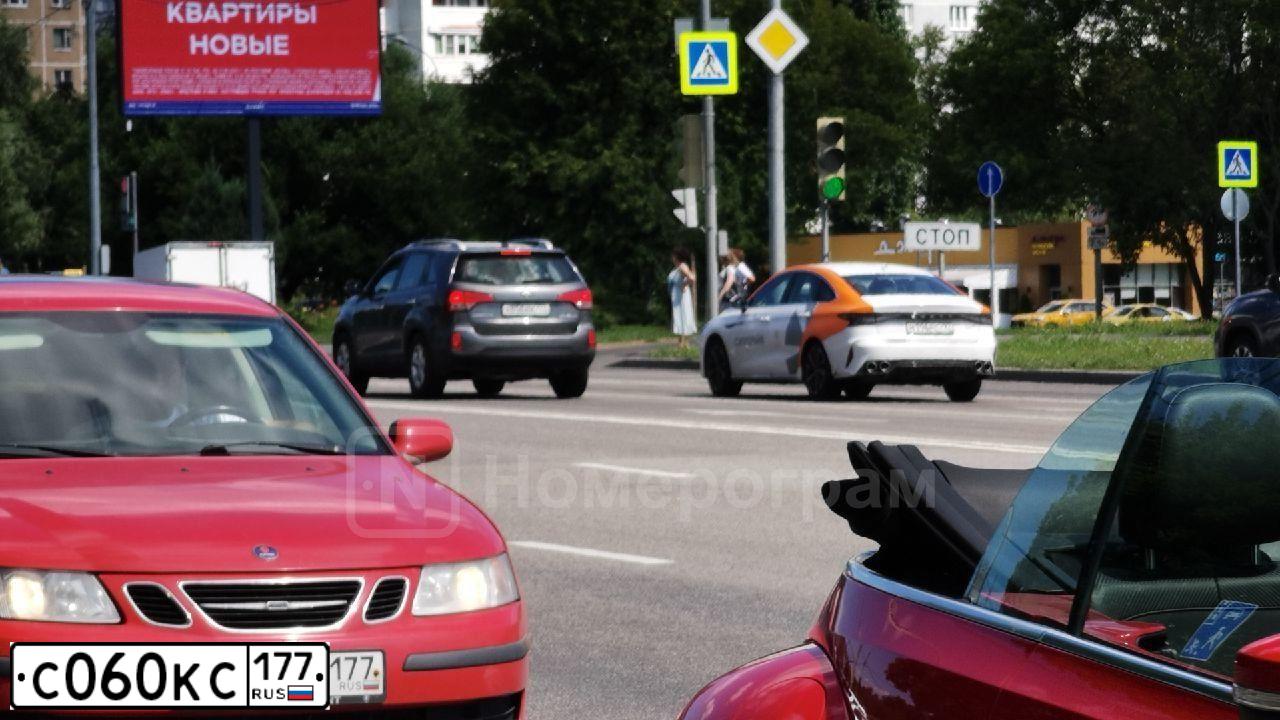Фото автомобиля SKODA OCTAVIA, 2006 — госномер С060КС177. Цвет: КРАСНЫЙ