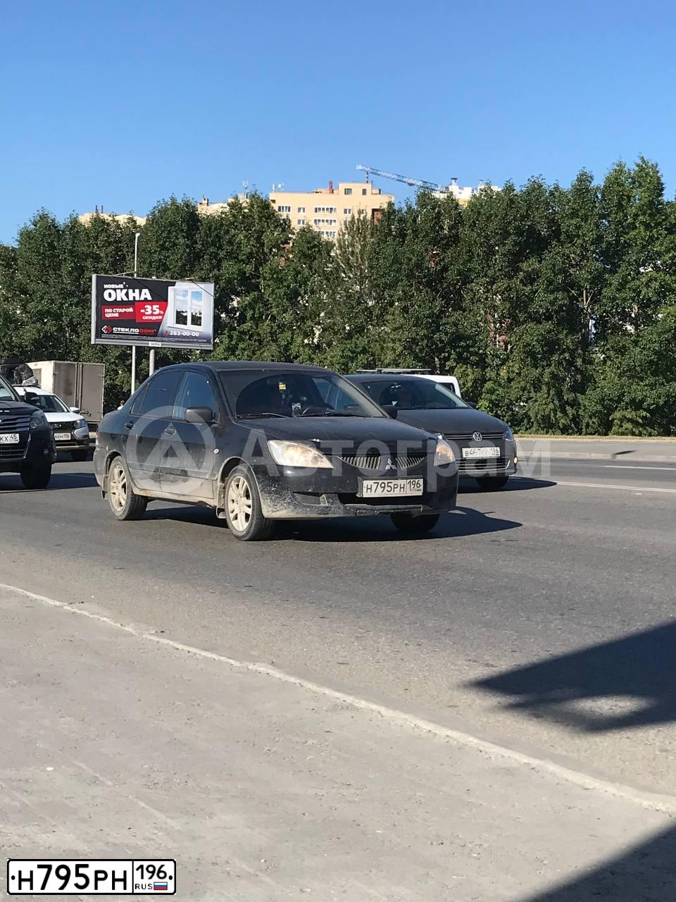 Фото автомобиля MITSUBISHI LANCER, 2005 — госномер Н795РН196. Цвет: ЧЕРНЫЙ