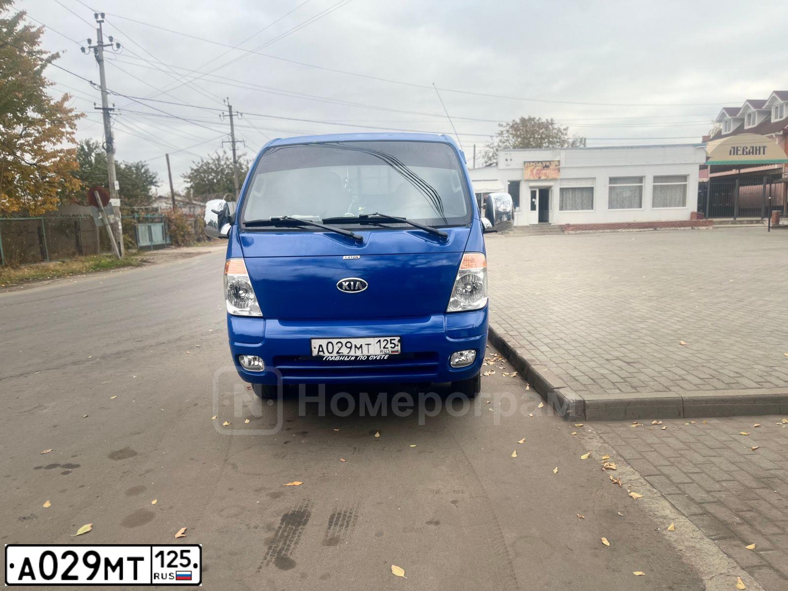 Фото автомобиля KIA BONGO, 2010 — госномер А029МТ125. Цвет: СИНИЙ