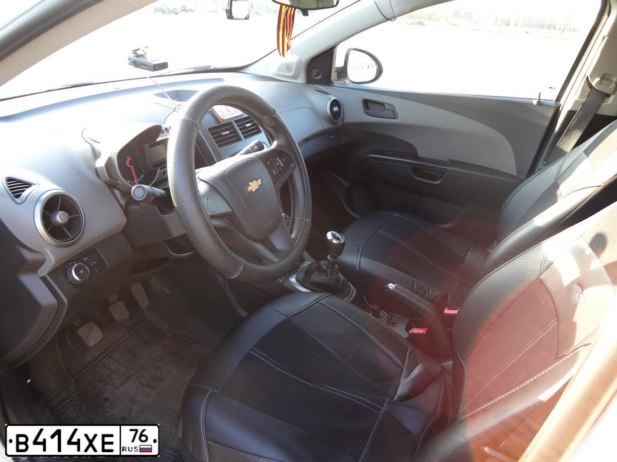 Фото автомобиля CHEVROLET AVEO, 2012 — госномер В414ХЕ76. Цвет: БЕЛЫЙ