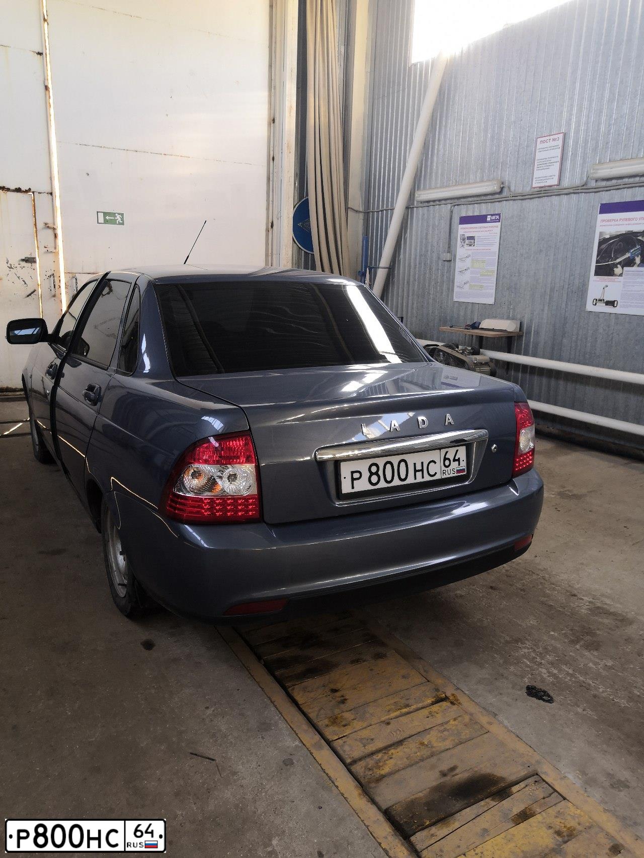 Фото автомобиля RENAULT MEGANE, 2007 — госномер Р800НС64. Цвет: СЕРЫЙ