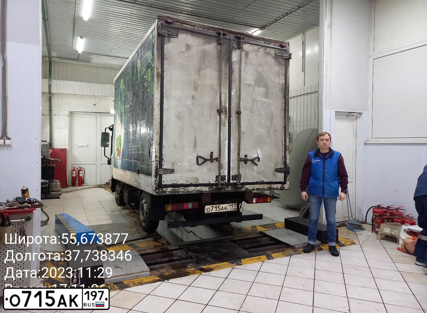 Фото автомобиля MERCEDES SPRINTER, 2010 — госномер О715АК197. Цвет: Белый
