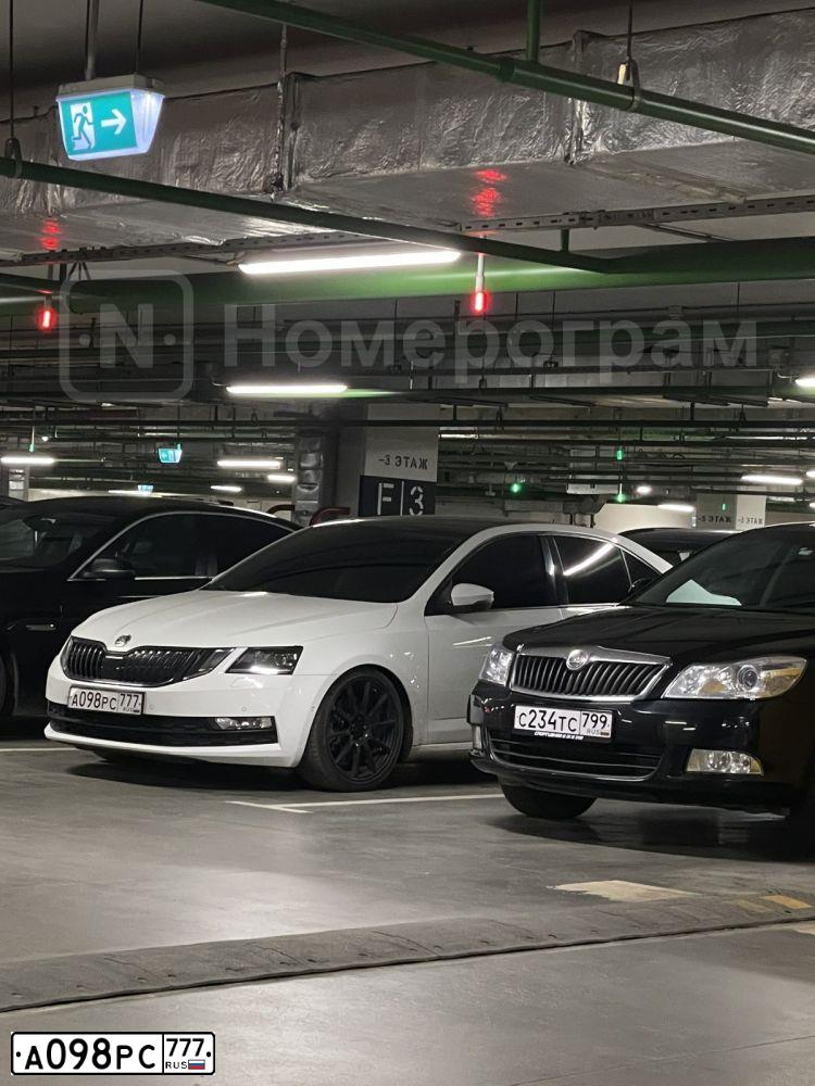 Фото автомобиля VOLKSWAGEN POLO, 2015 — госномер А098РС777. Цвет: БЕЖЕВЫЙ