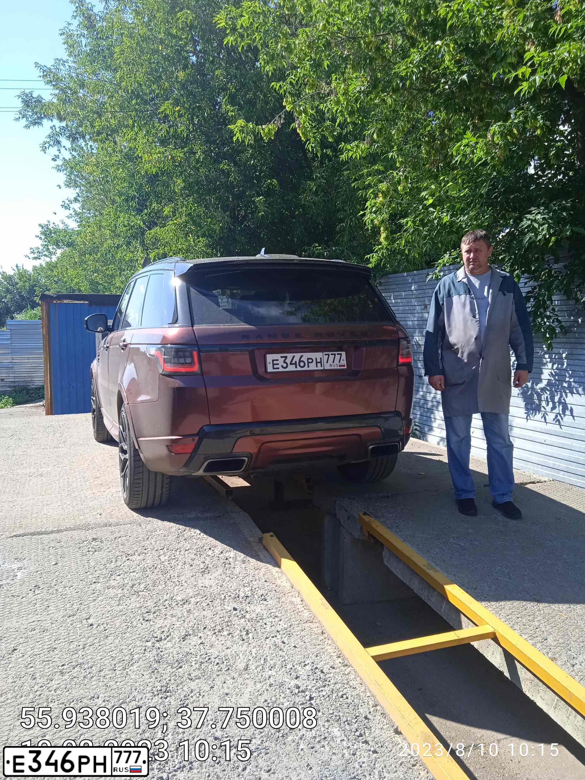 Фото автомобиля LANDROVER RANGE ROVER SPORT, 2015 — госномер Е346РН777. Цвет: БОРДОВЫЙ